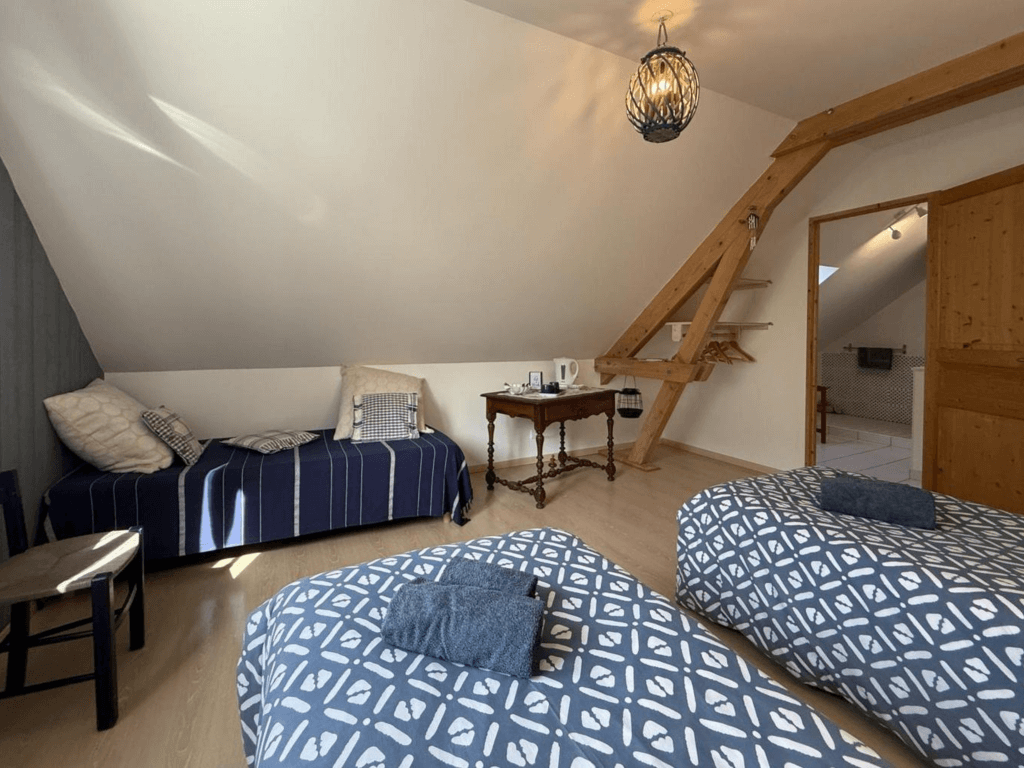 chambre_triple_saphire-lo-saunei-maison_d_hote_valle_ossau_64