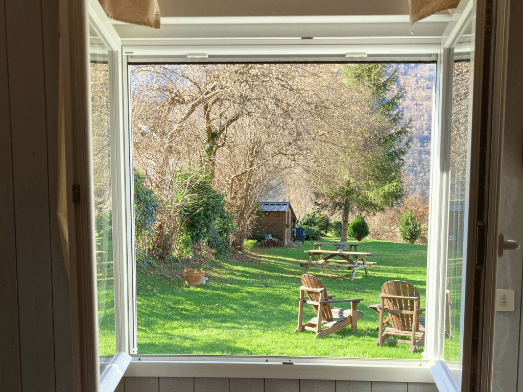 chambre_d'hotes_lo_saunei_valle_oddau_chambre_la_moderne_vue