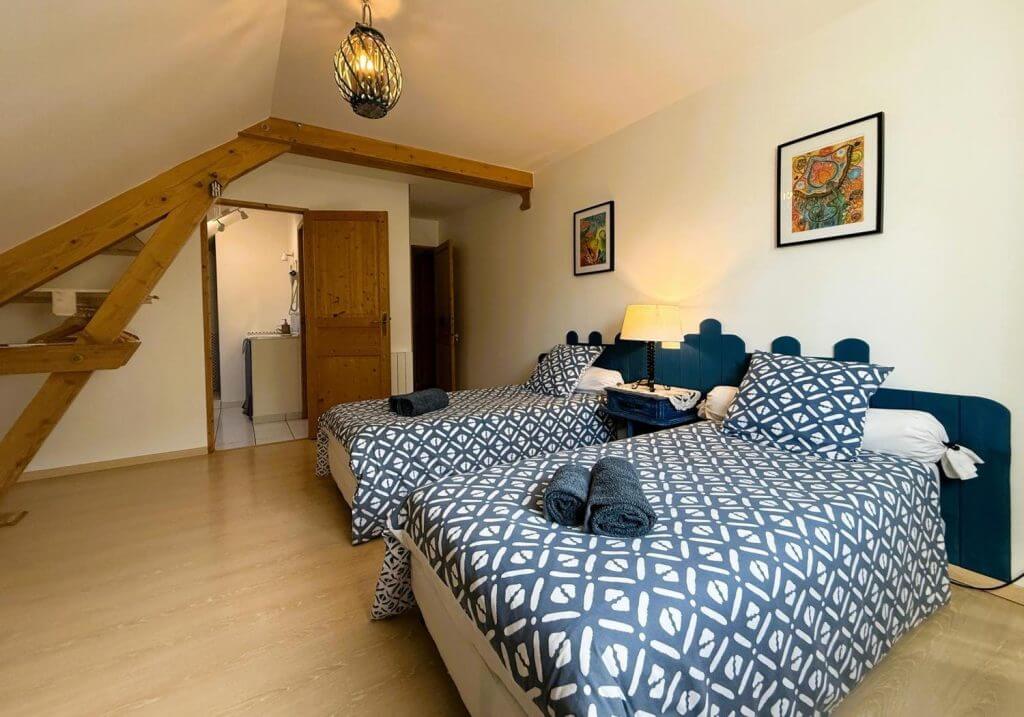 lo-saunei-maison_d_hote_valle_ossau_64_chambre_aquamarine3